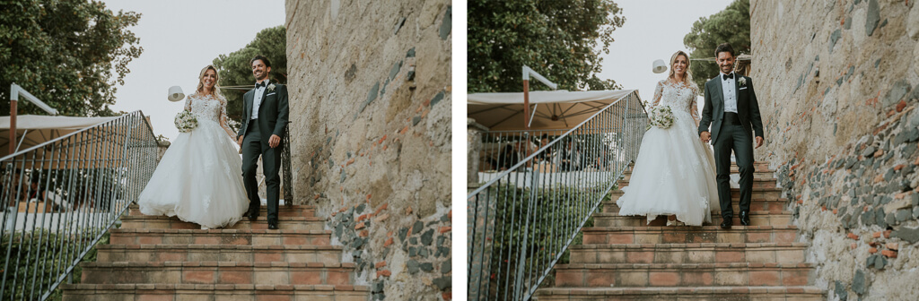 sposi passeggiano al castello