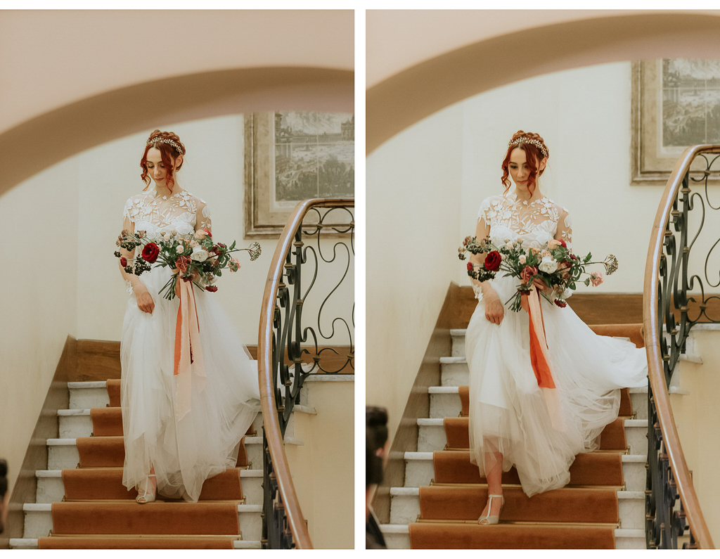 la sposa raggiunge lo sposo scendendo la scala