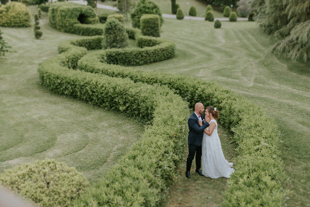 sposi nel giardino di tenuta ceccucci roma