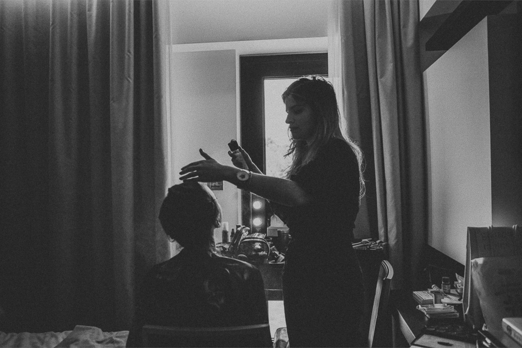 ultimi ritocchi al trucco della sposa