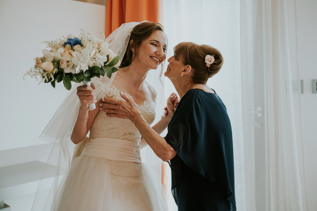 la sposa e la sua mamma il giorno del matrimonio a roma