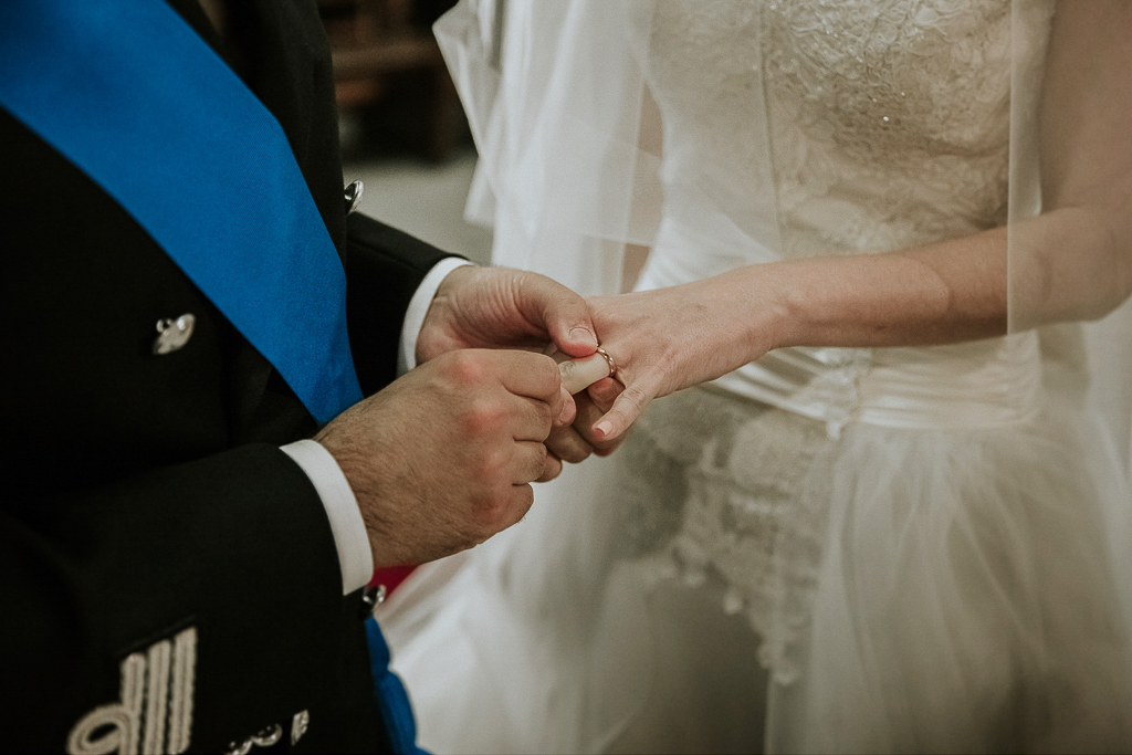 scambio degli anelli in chiesa