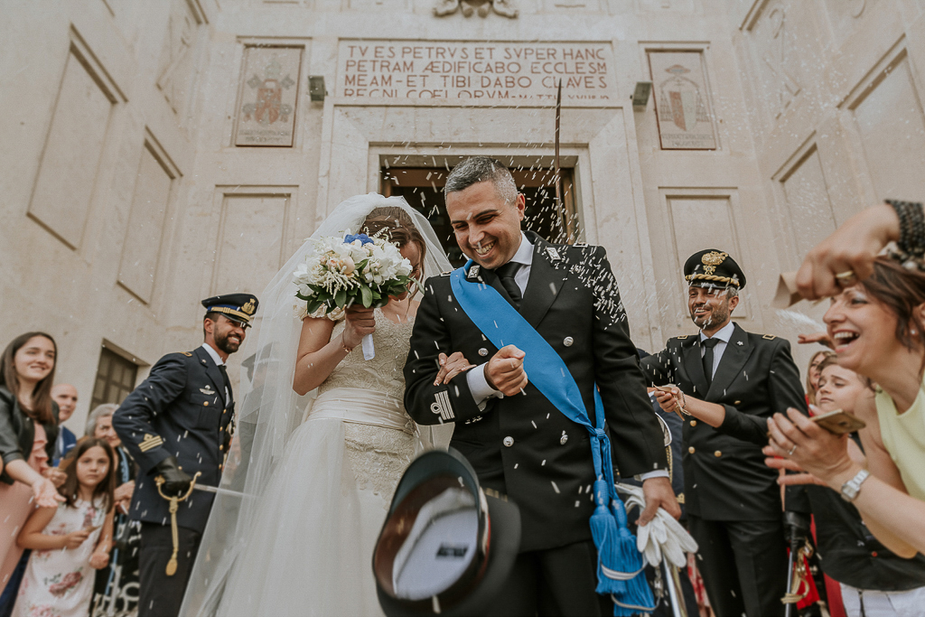 lancio del riso all'uscita della chiesa