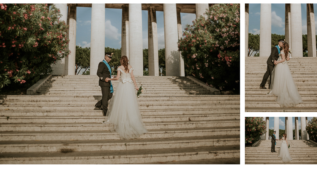 gli sposi salgono la scalinata