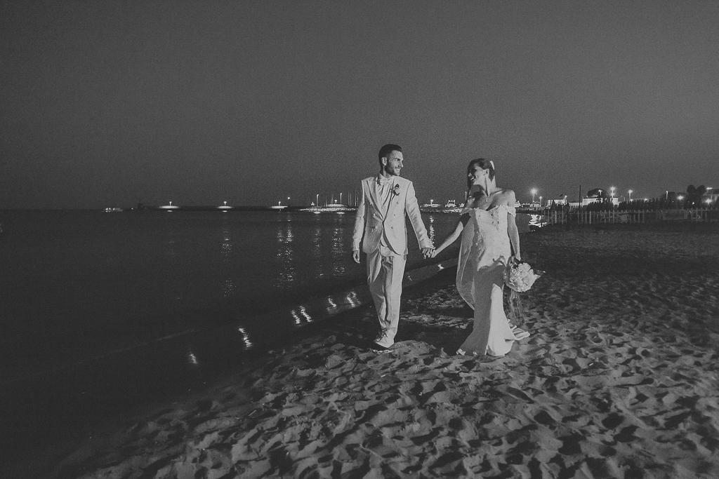 passeggiata serale sulla spiaggia di terracina