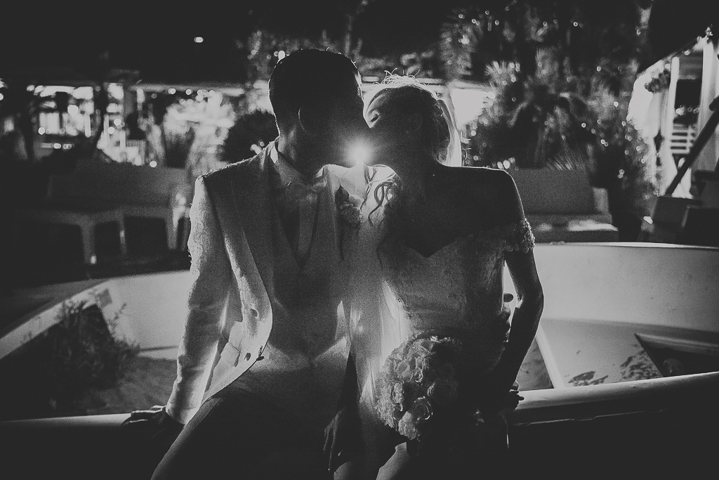 romantico matrimonio serale al mare