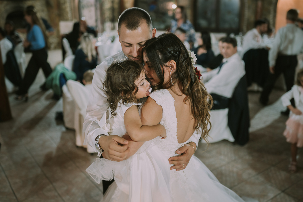 abbraccio degli sposi di Matrimonio in Villa Desirèe a Roma