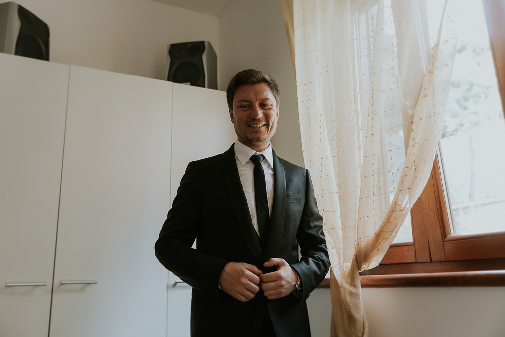 lo sposo matrimonio presso tenuta agrivillage a Roma