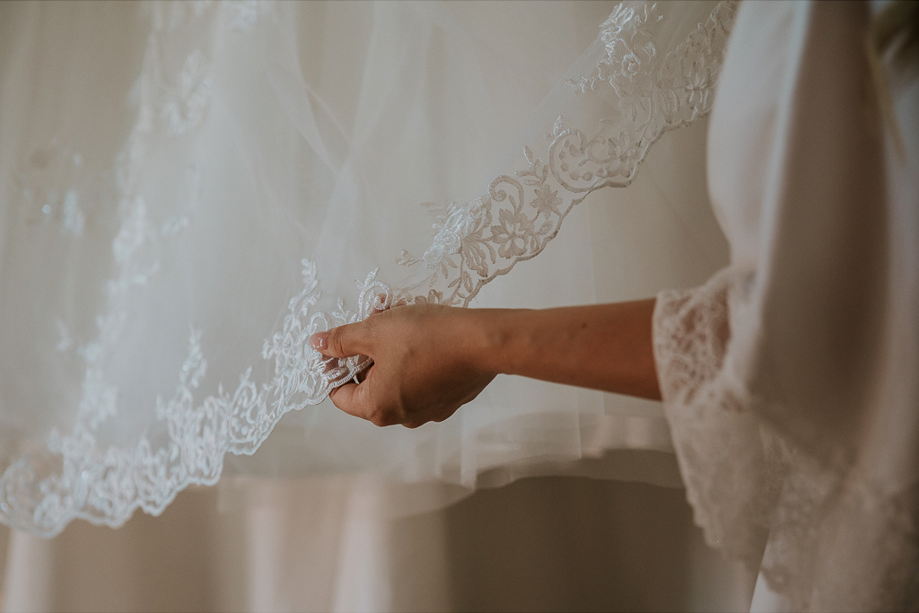 dettagli del vestito della sposa
