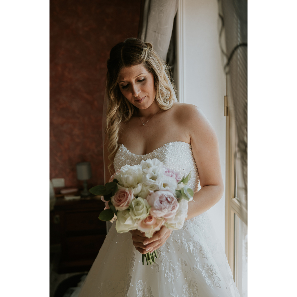 la sposa con il bouquet