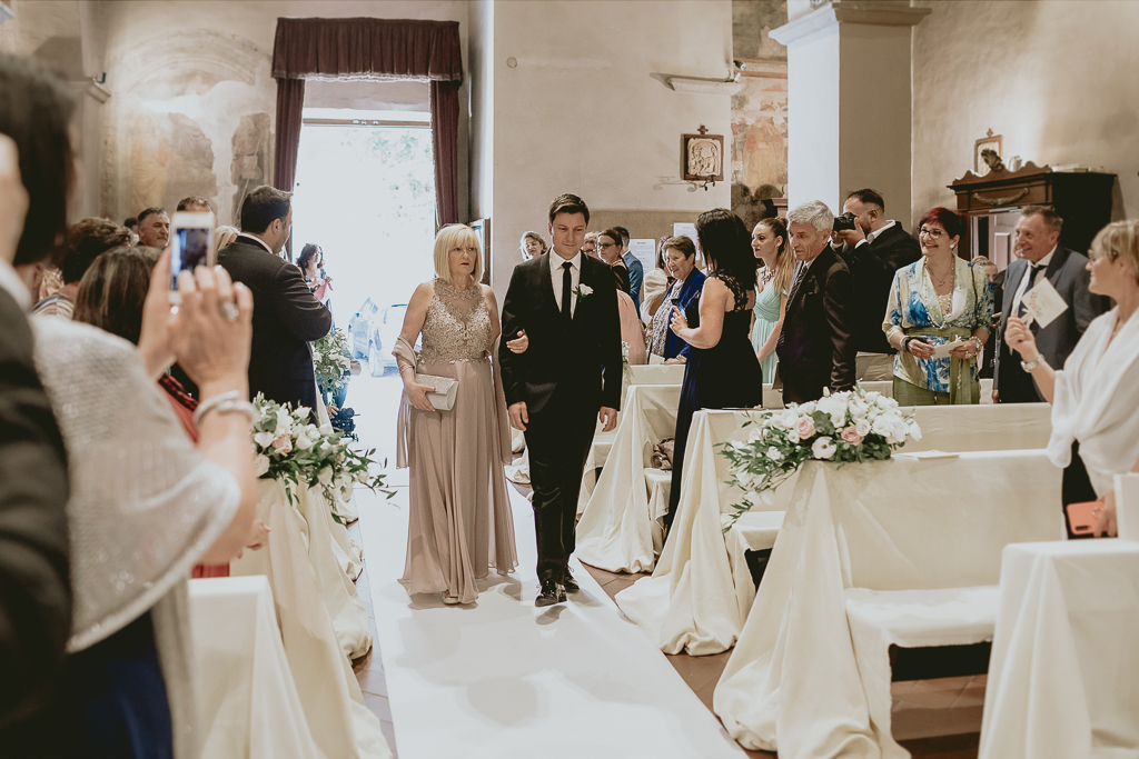 ingresso sposo chiesa San Pancrazio isola Farnese