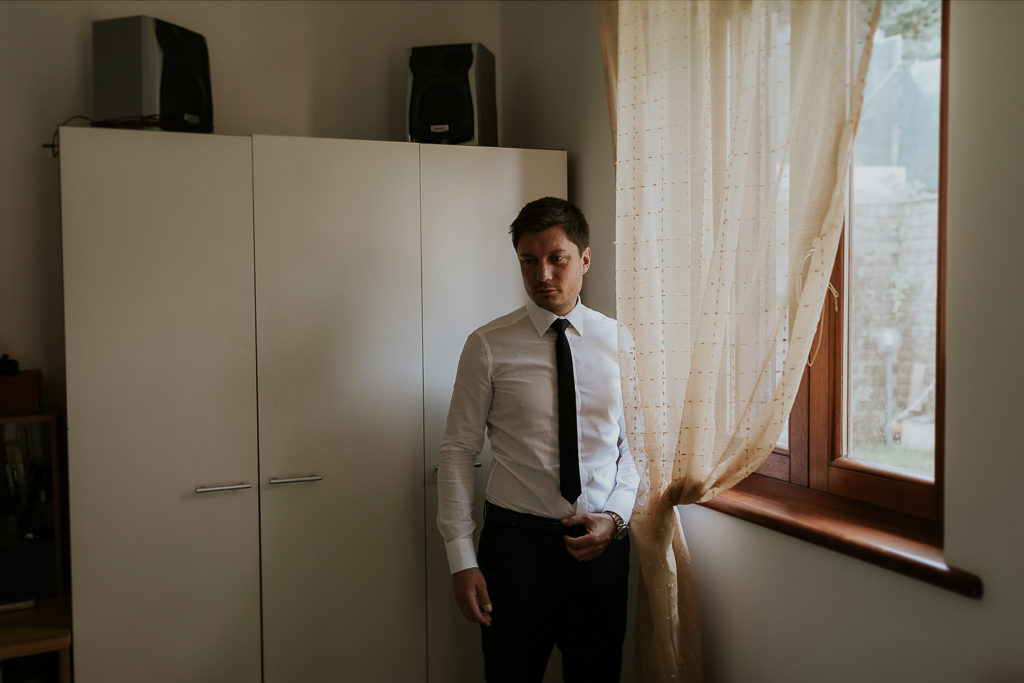 lo sposo matrimonio presso tenuta agrivillage a Roma