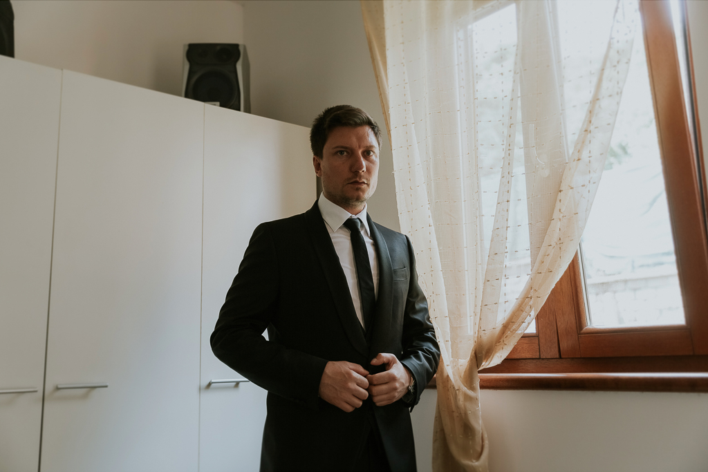 lo sposo matrimonio presso tenuta agrivillage a Roma