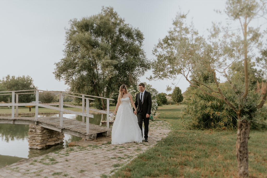 passeggiata nel giardino di tenuta agrivillage a Roma
