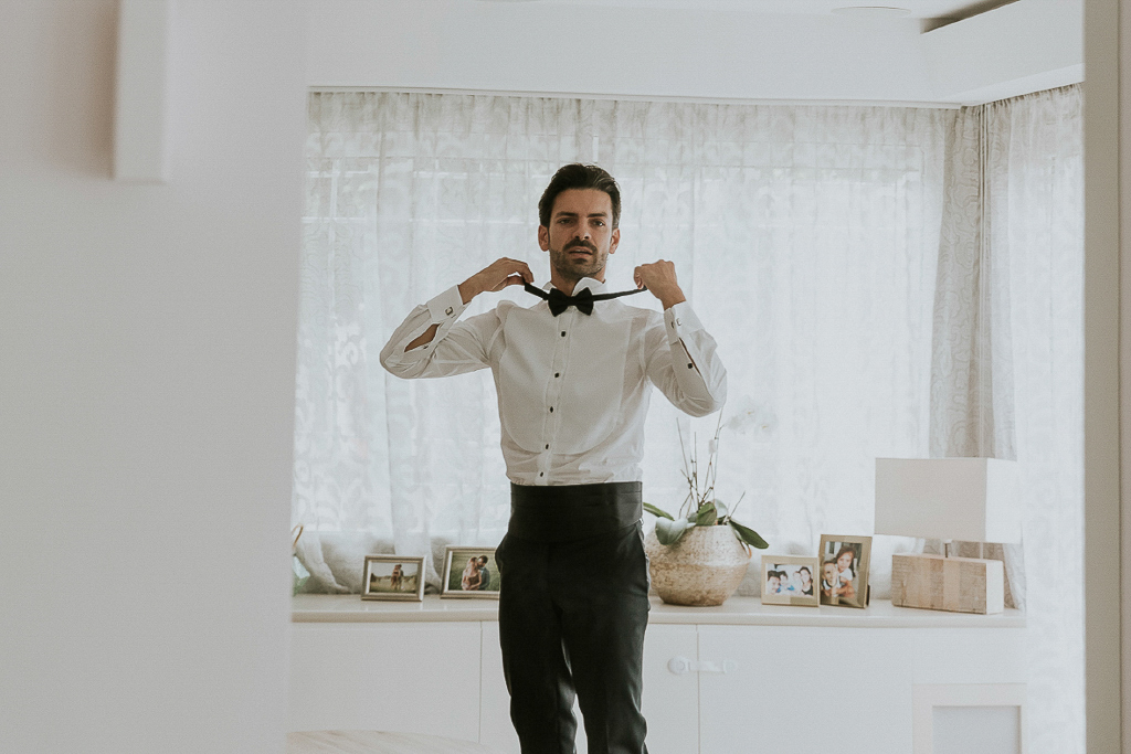 lo sposo indossa il papillon nero