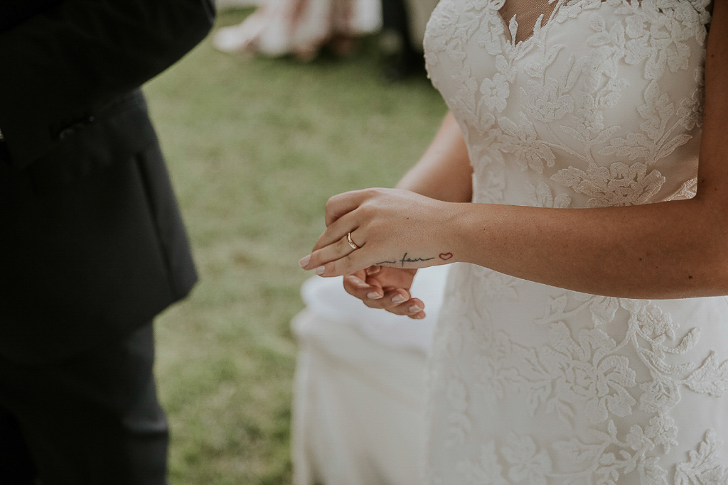 fede nuziale della sposa a roma
