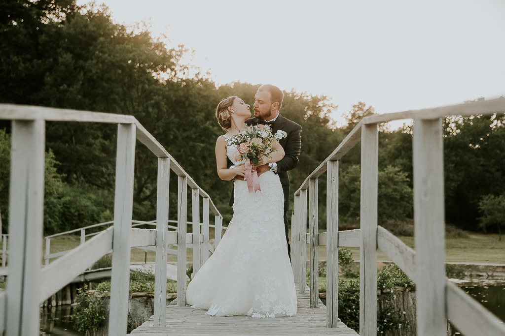 matrimonio sul ponte del laghetto