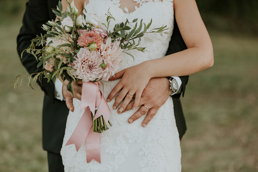 bouquet di matrimonio con fedi
