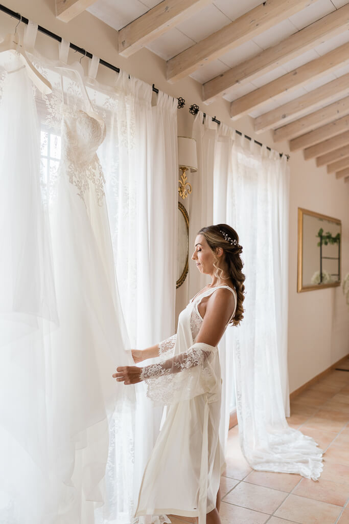 la sposa e il suo abito