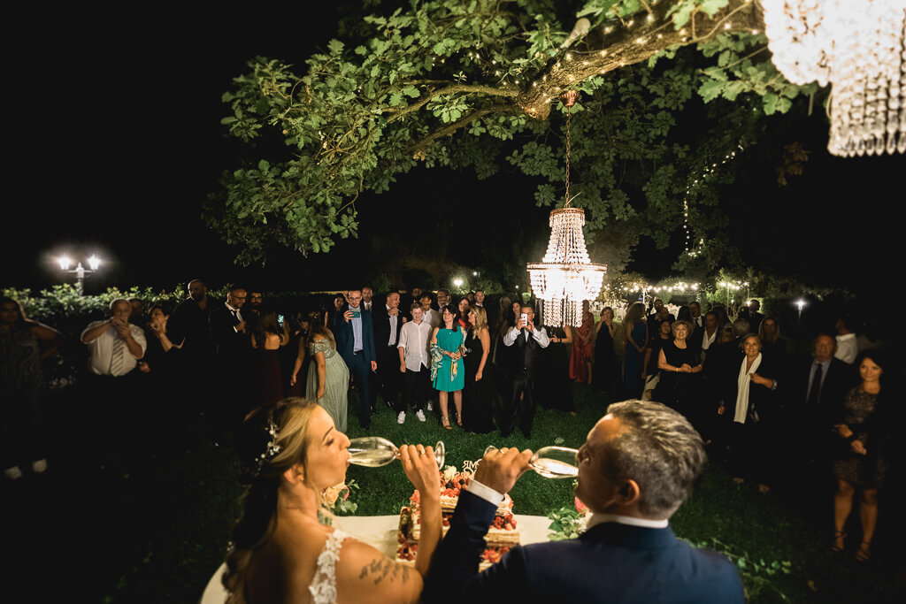 taglio della torta del matrimonio a tenuta agrivillage