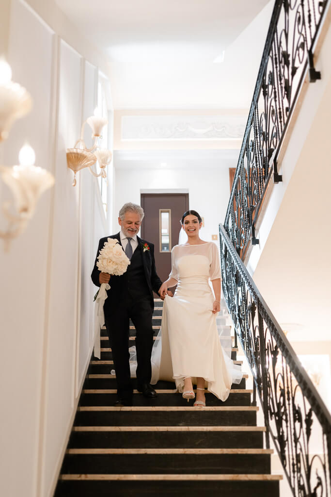 la sposa scende le scale