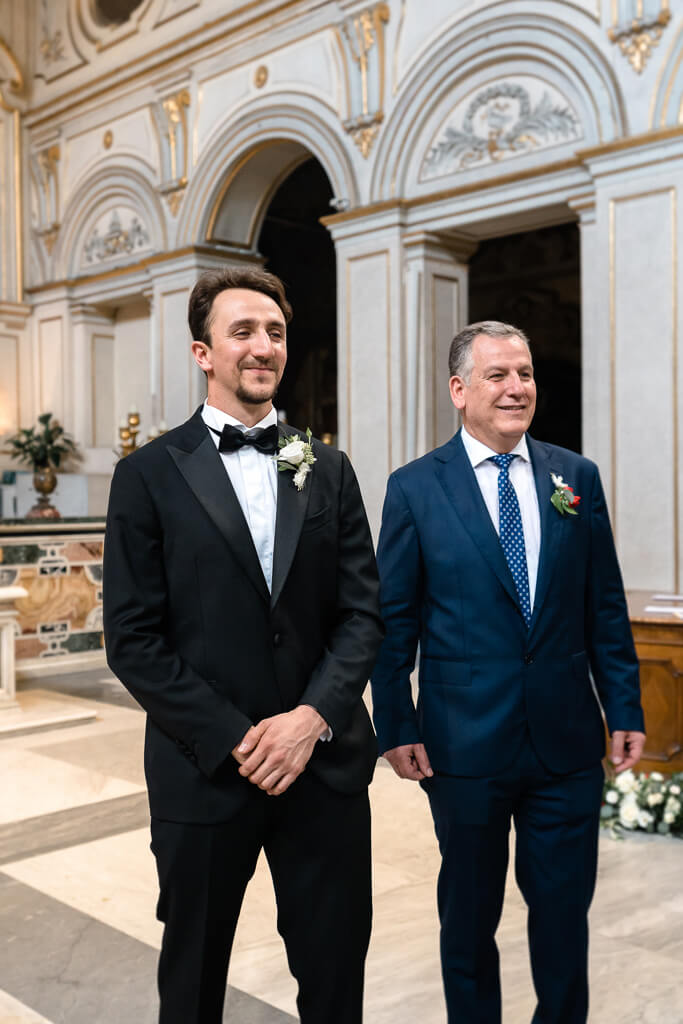 lo sposo attende la sposa