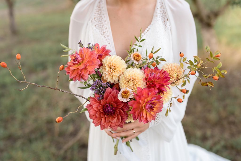 il bouquet colorato della sposa