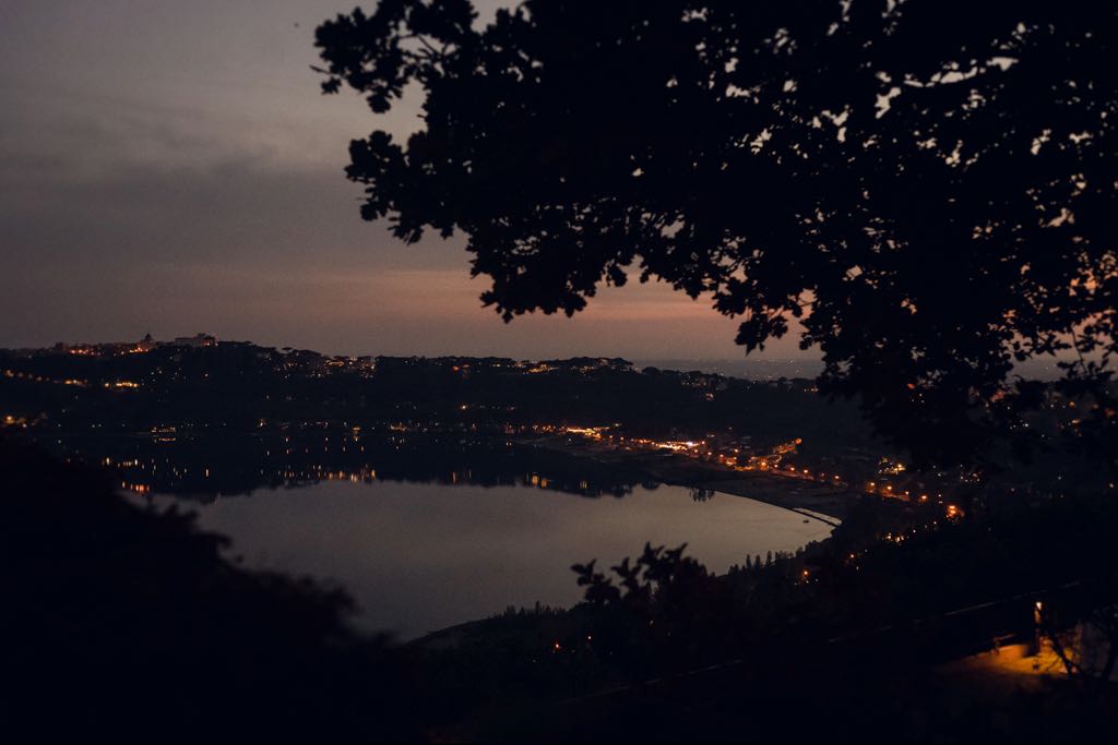 tramonto sul lago di albano